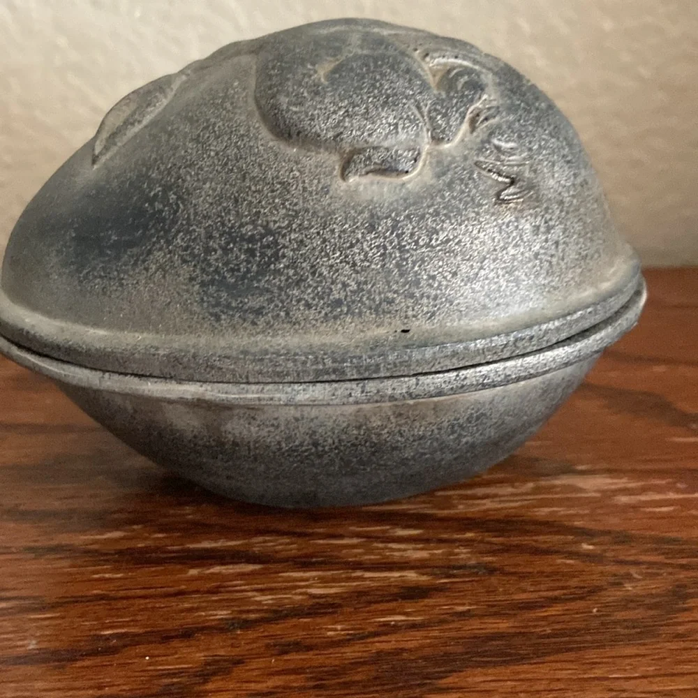 NWOTS Gray Black Resin Molded Rabbit Egg Keepsake Box